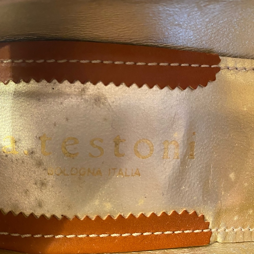 Luxury Italian Brand A. TESTONI Camel Kitten heels - Picture 5 of 5